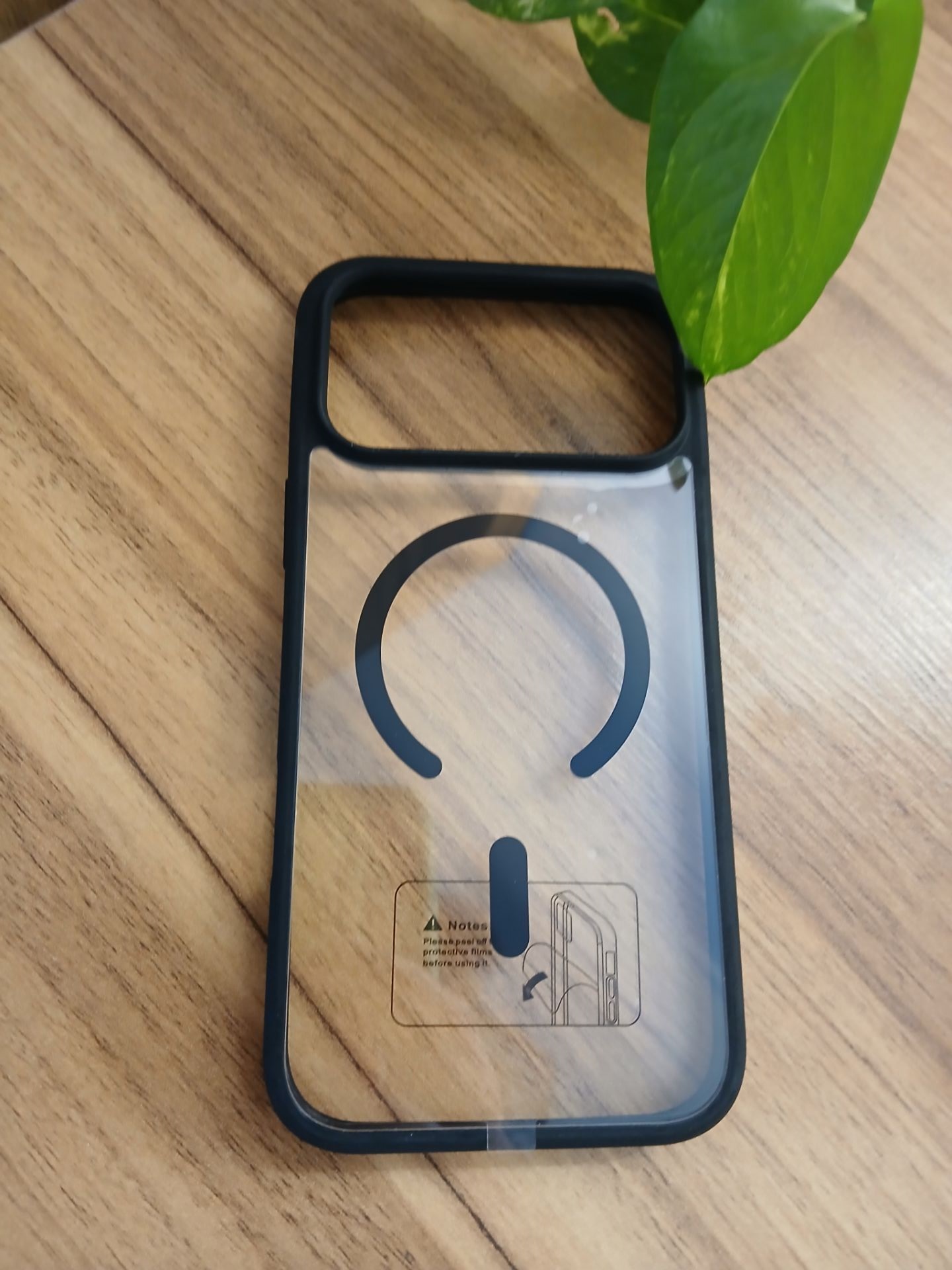 قاب طرح مگ سیف شفاف دور مشکی iphone 17 pro