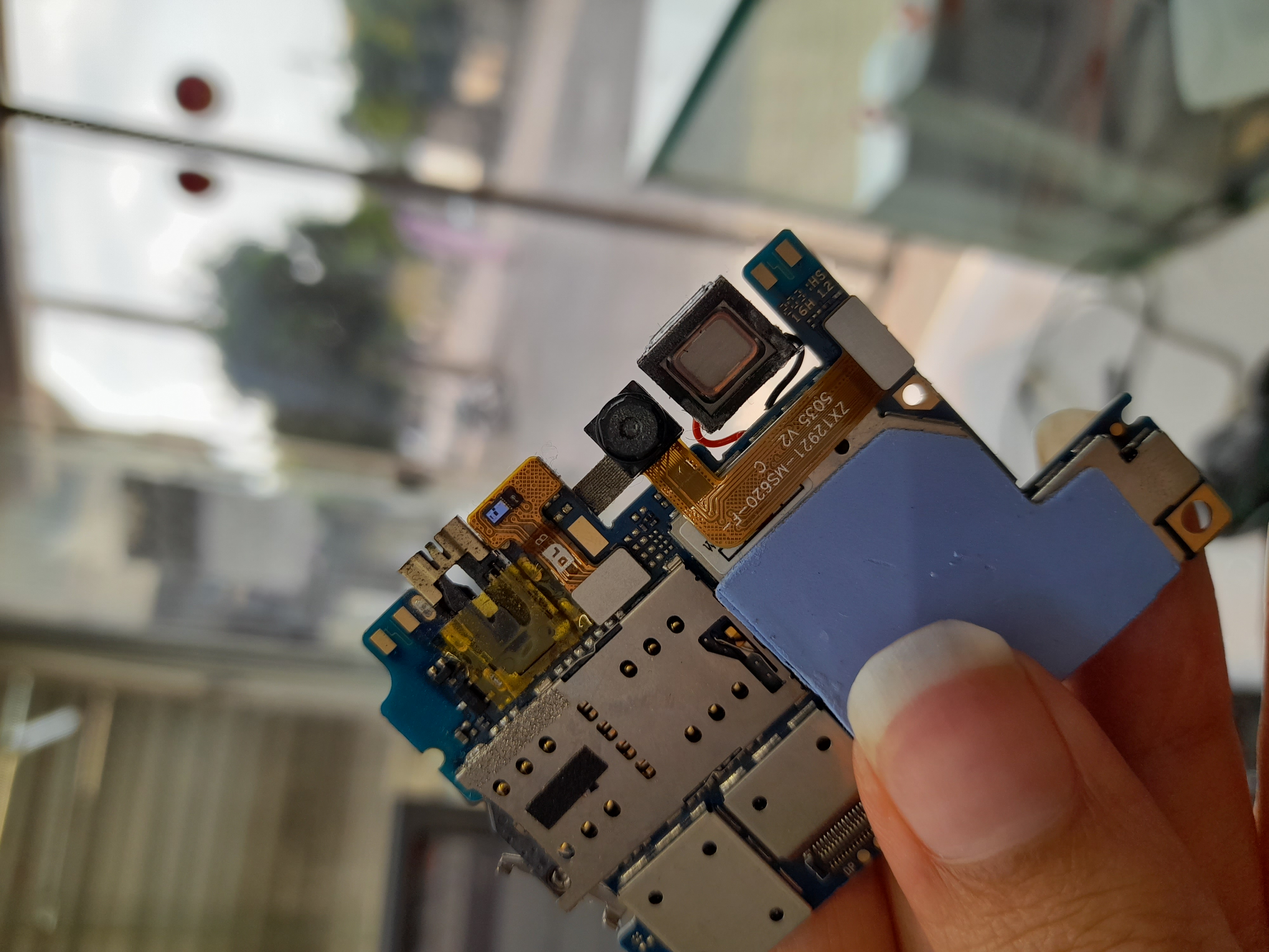 دوربین جلو G plus Q10