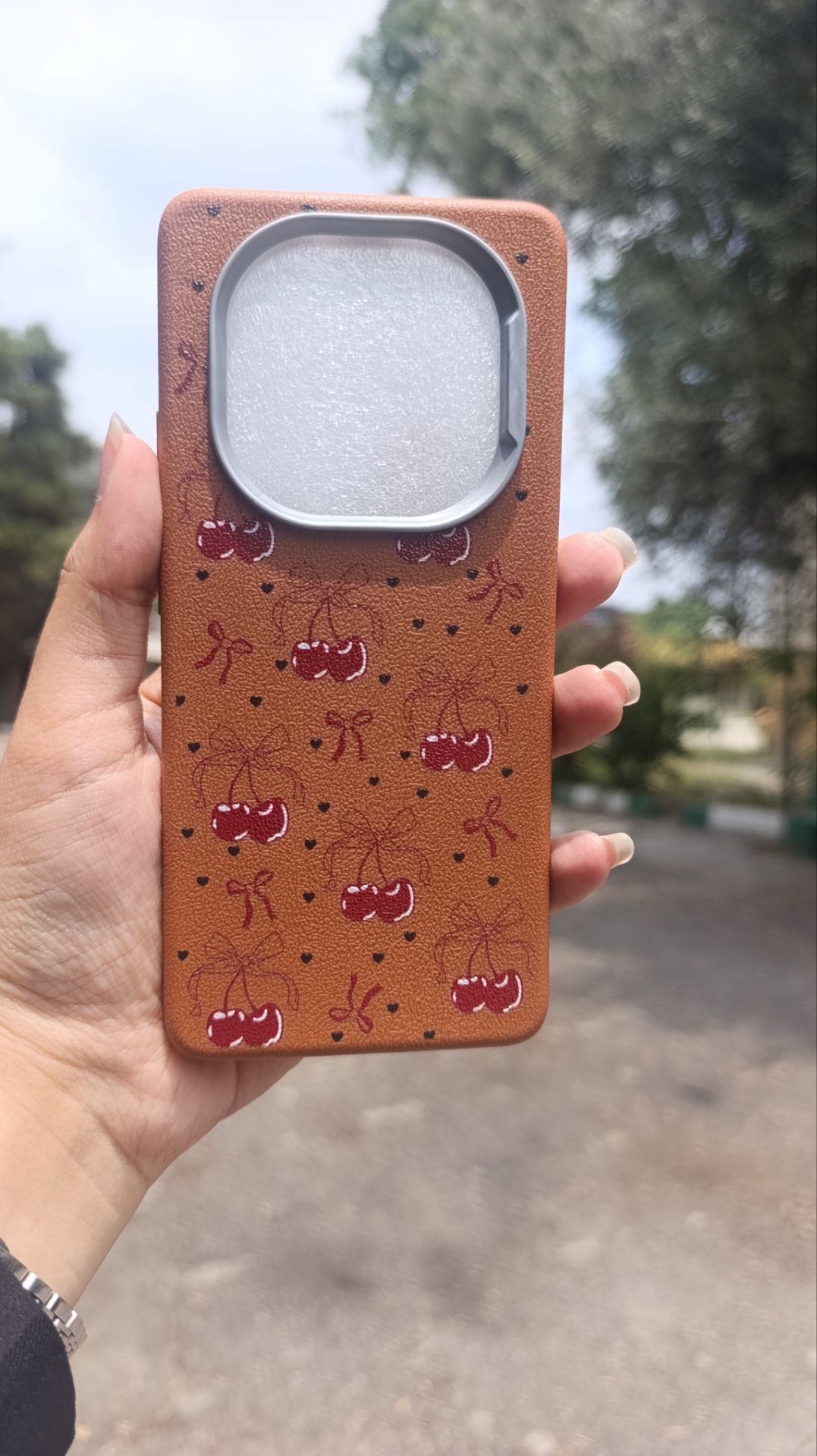 قاب قهوه ای پینترستی طرح آلبالویی xiaomi x7