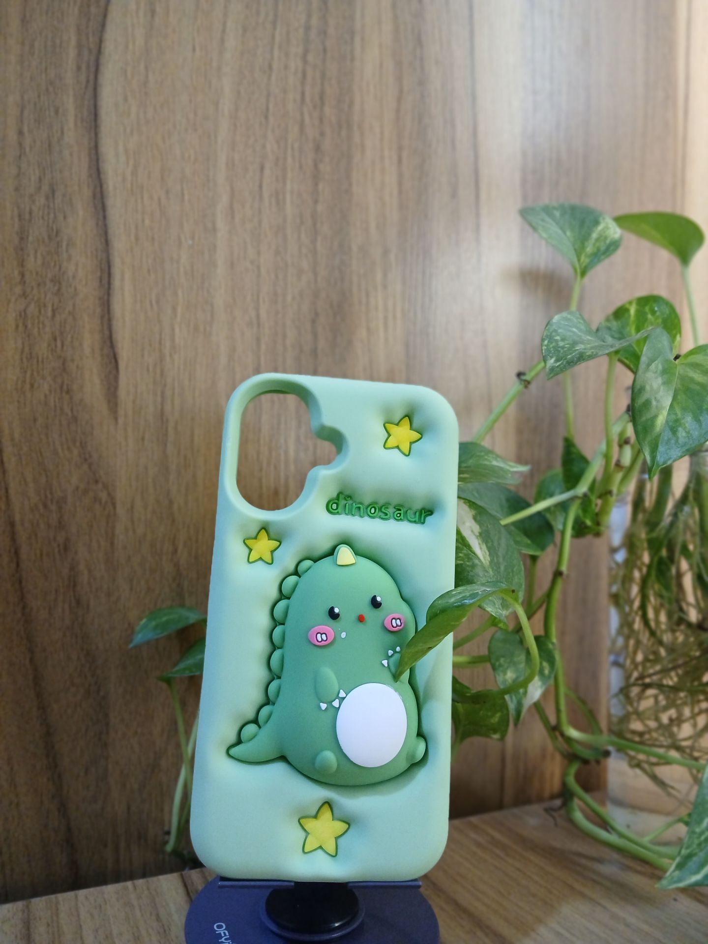 قاب سیلیکونی عروسکی پاپ سوکت دار دایناسوری سبز آیفون iphone 16