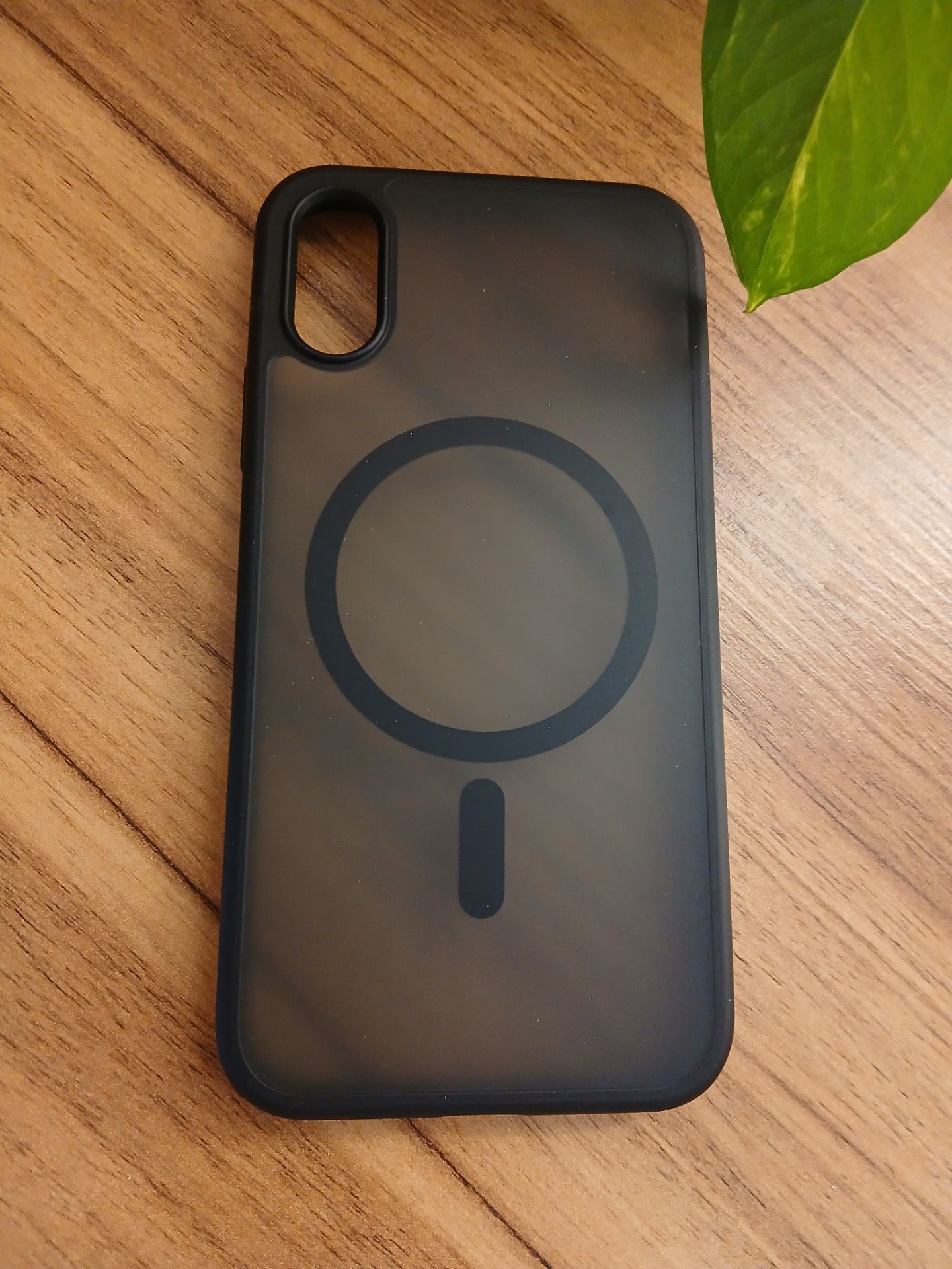 قاب طرح مگ سیف مات دور مشکی iphone x/xs