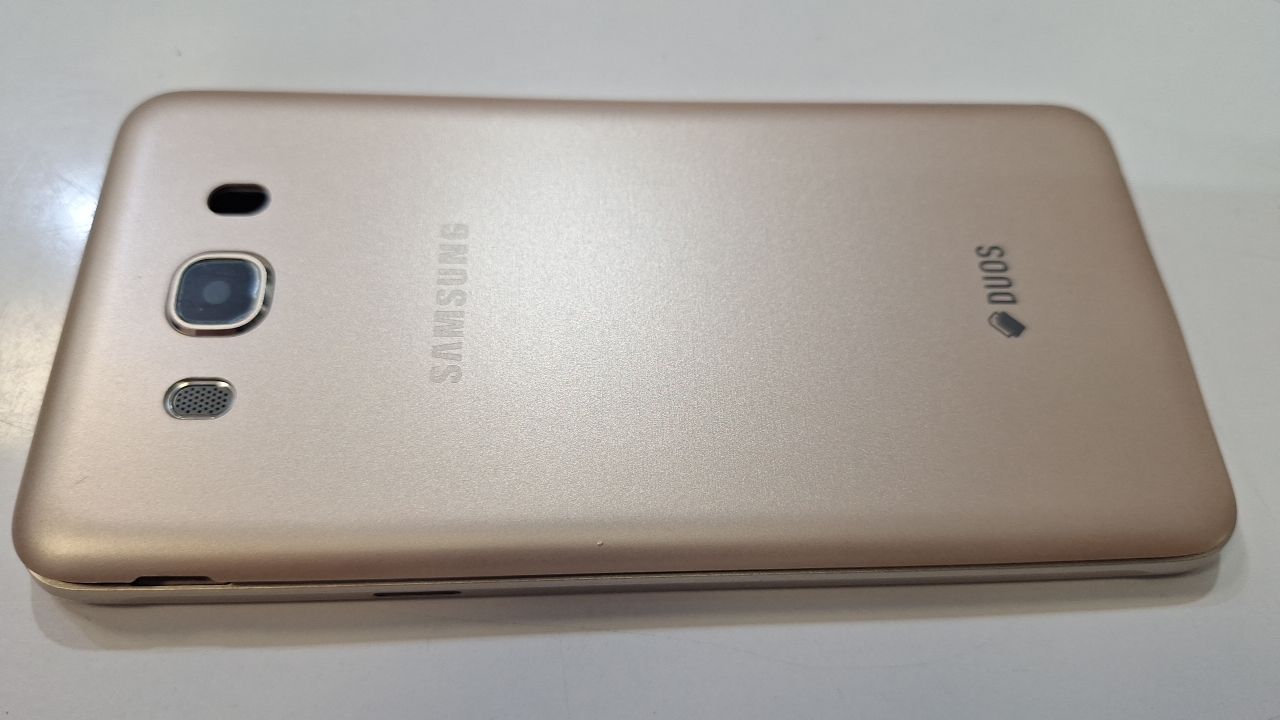قاب کامل با شاسی Samsung j710