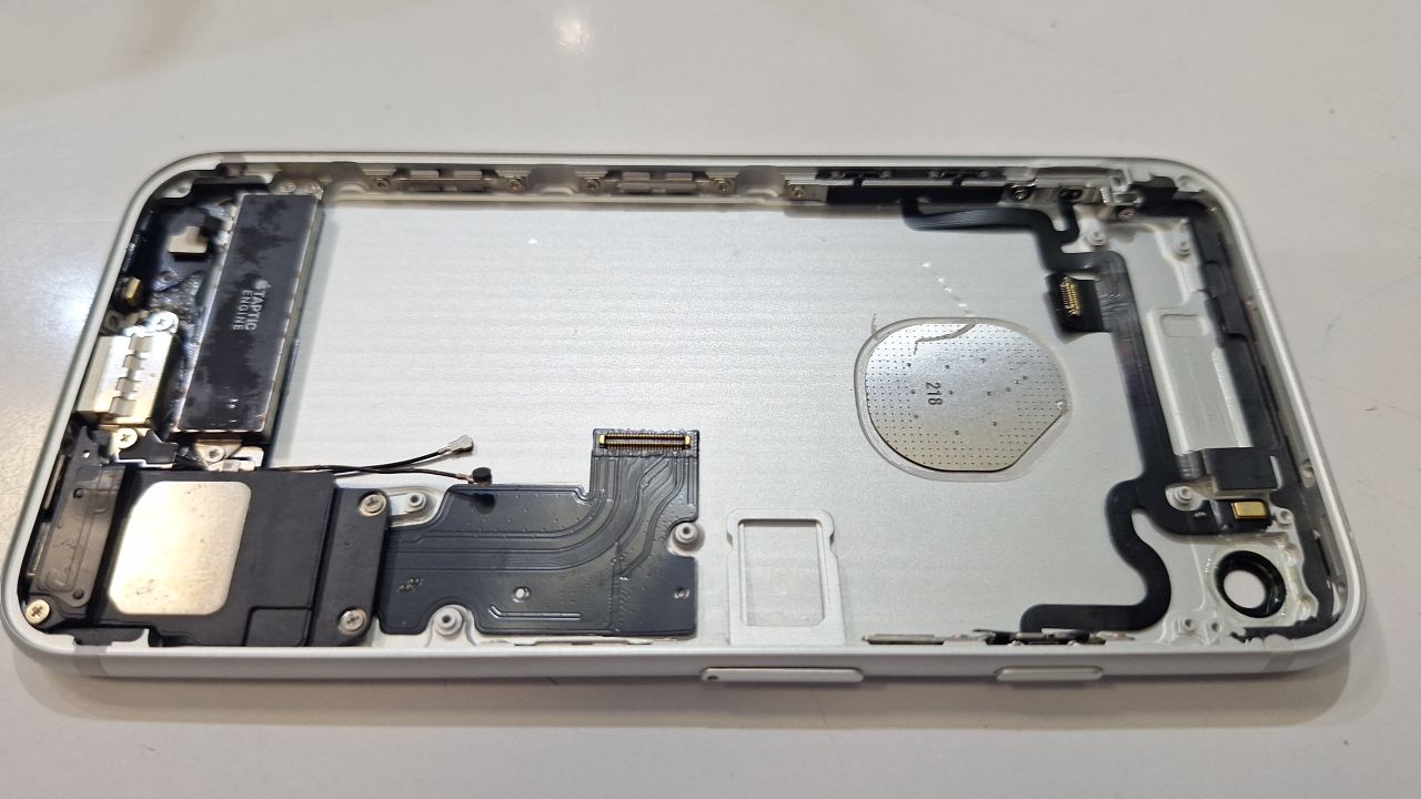 درب پشت و شاسی iPhone 7