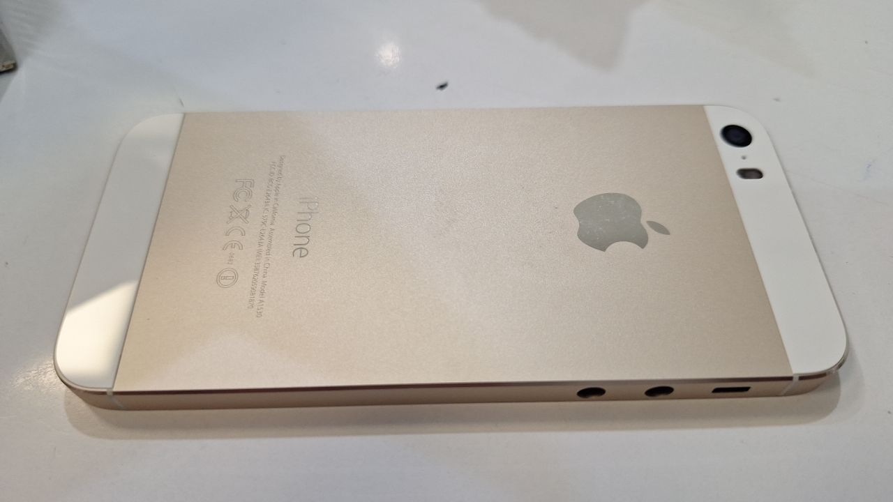 درب پشت iPhone 5s