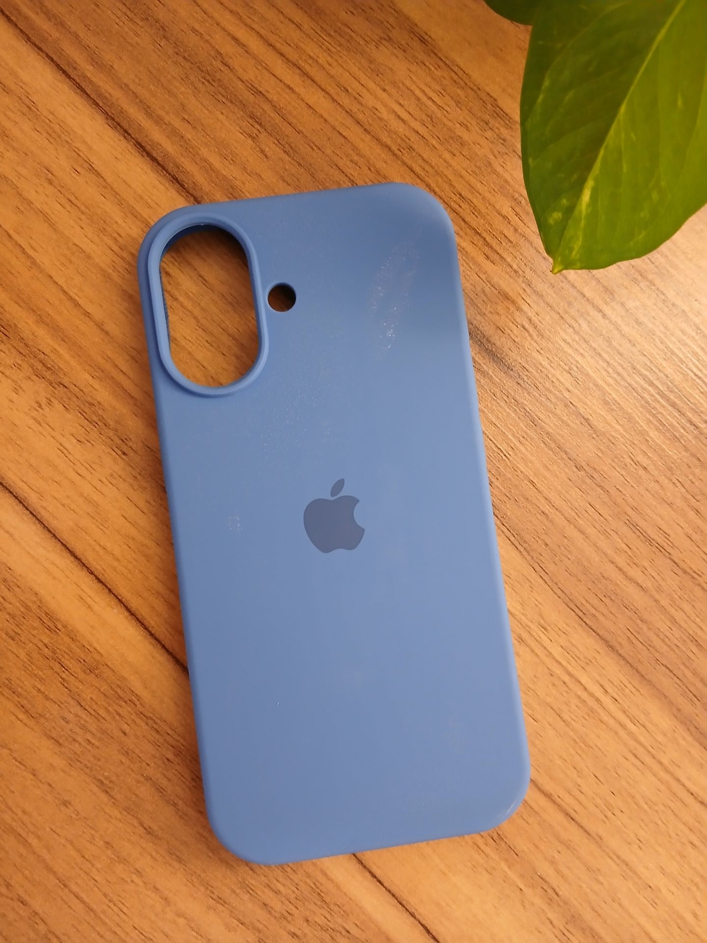 قاب سیلیکون اورجینال پاک کنی آبی iphone 17