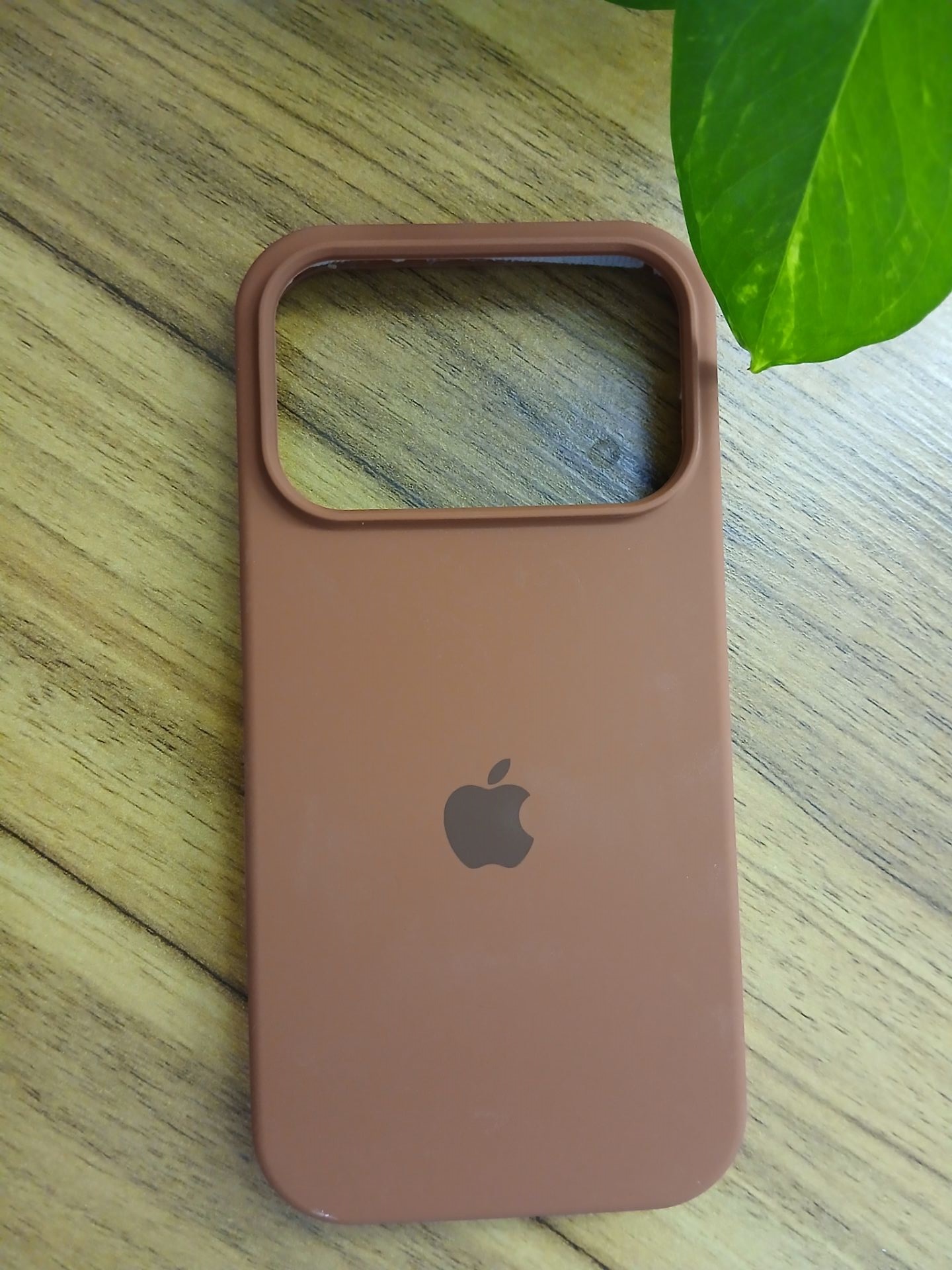 قاب سیلیکون اورجینال پاک کنی iphone 17 pro