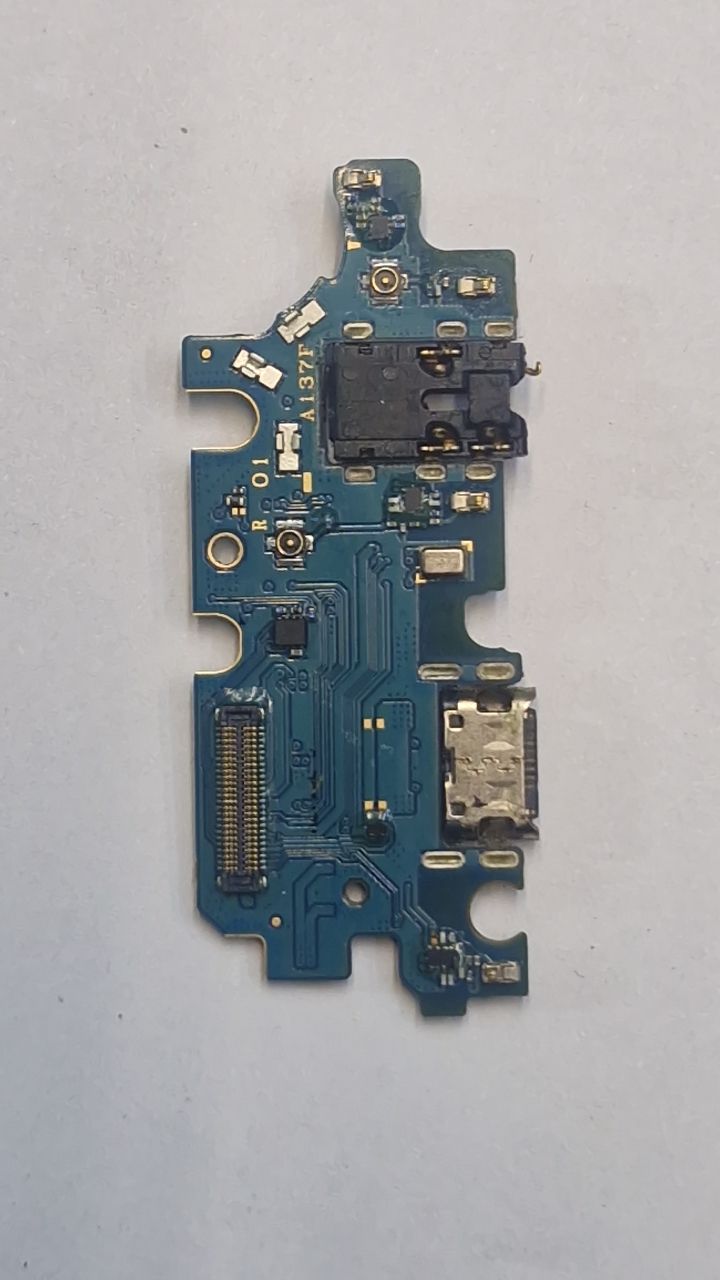 Uif فابریک  برد شارژ a137