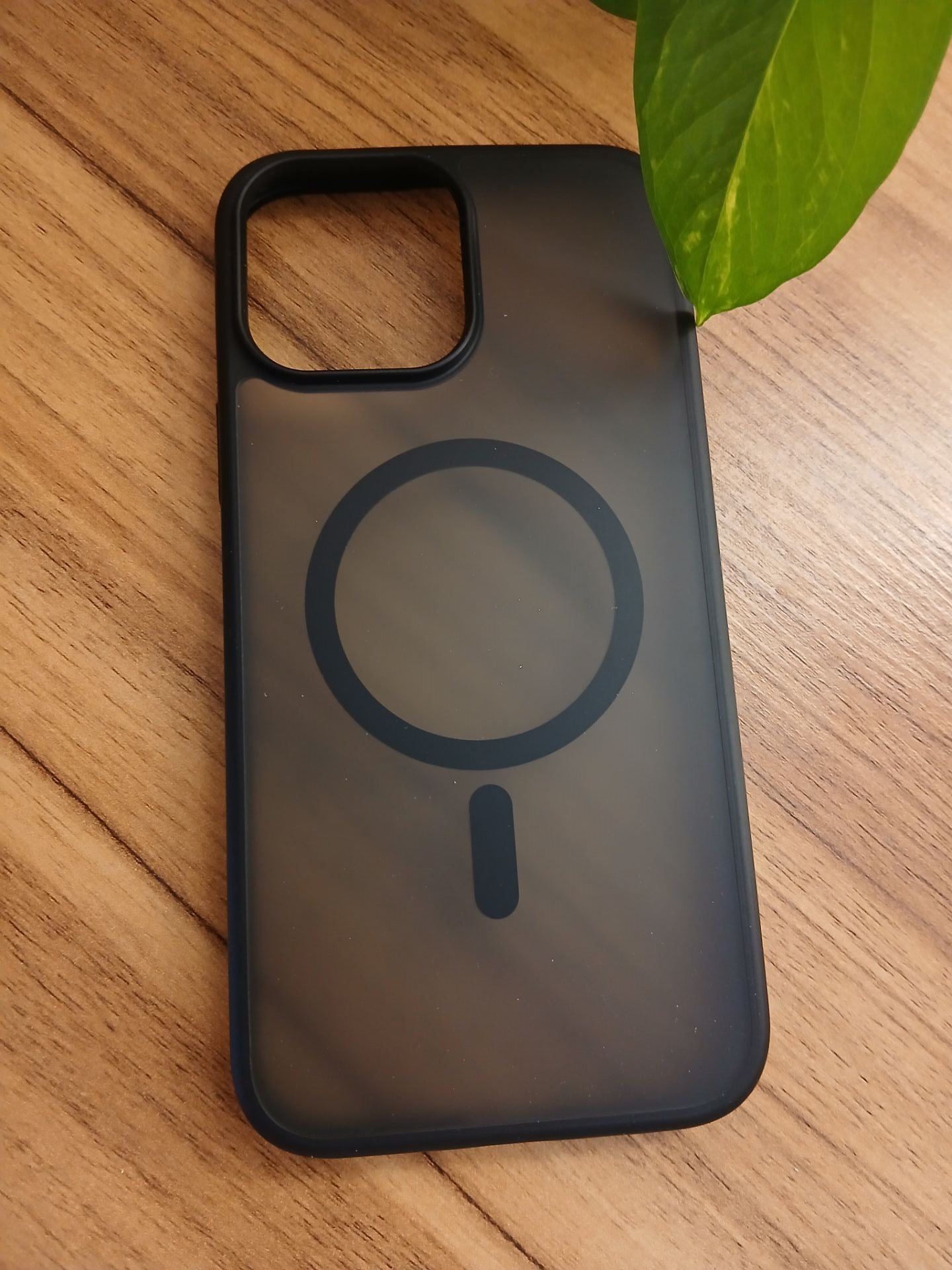 قاب طرح مگ سیف مات دور مشکی iphone 16 promax